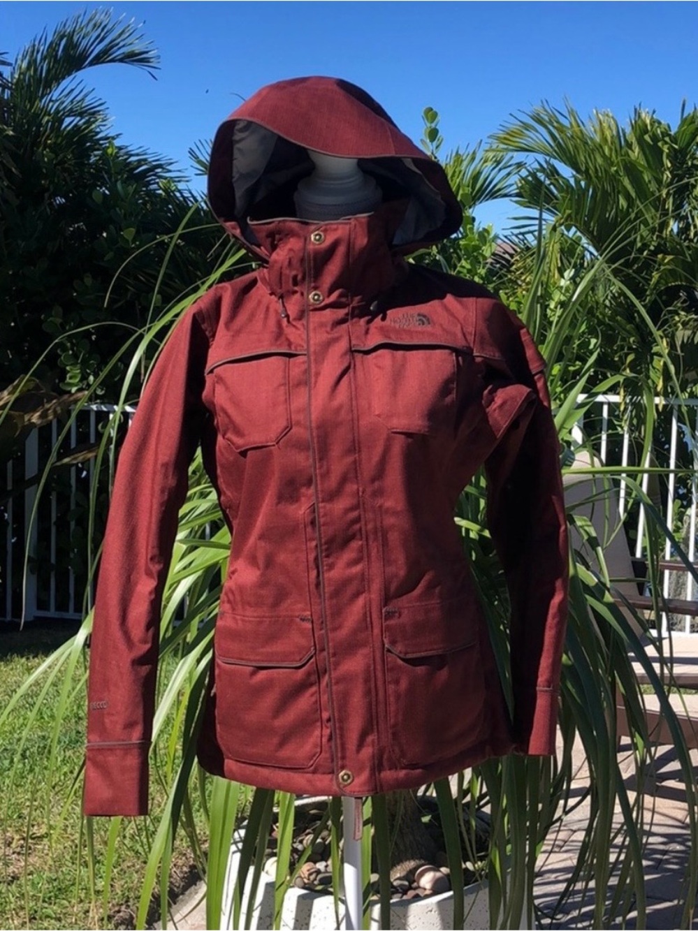 THE NORTH FACE WOMENS
MAROON RECCO SKI/ SNOWBOARD COAT SIZE XS
EUC